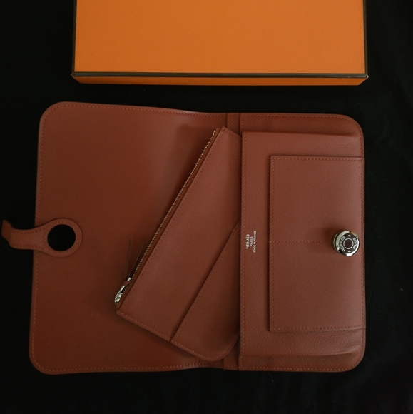 Authentic NWT Hermes Wallet full set - Picture 5 of 9